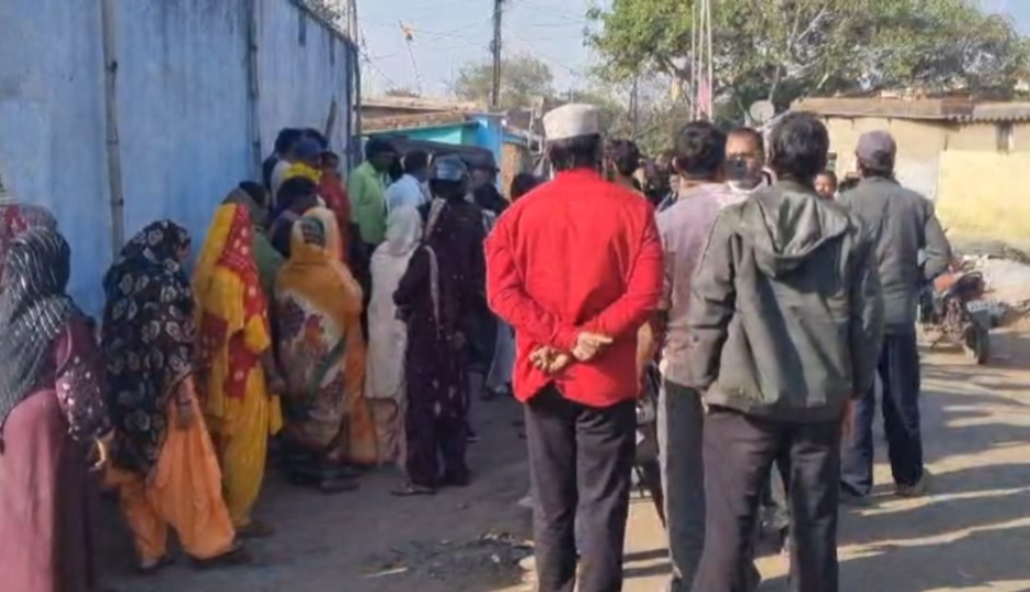 केंदुआडीह जहरीला गैस मामला: धनबाद पहुंचे कोल इंडिया के तकनीकी निदेशक, उपायुक्त ने कहा धनबाद-रांची मुख्य सड़क भी खतरे में