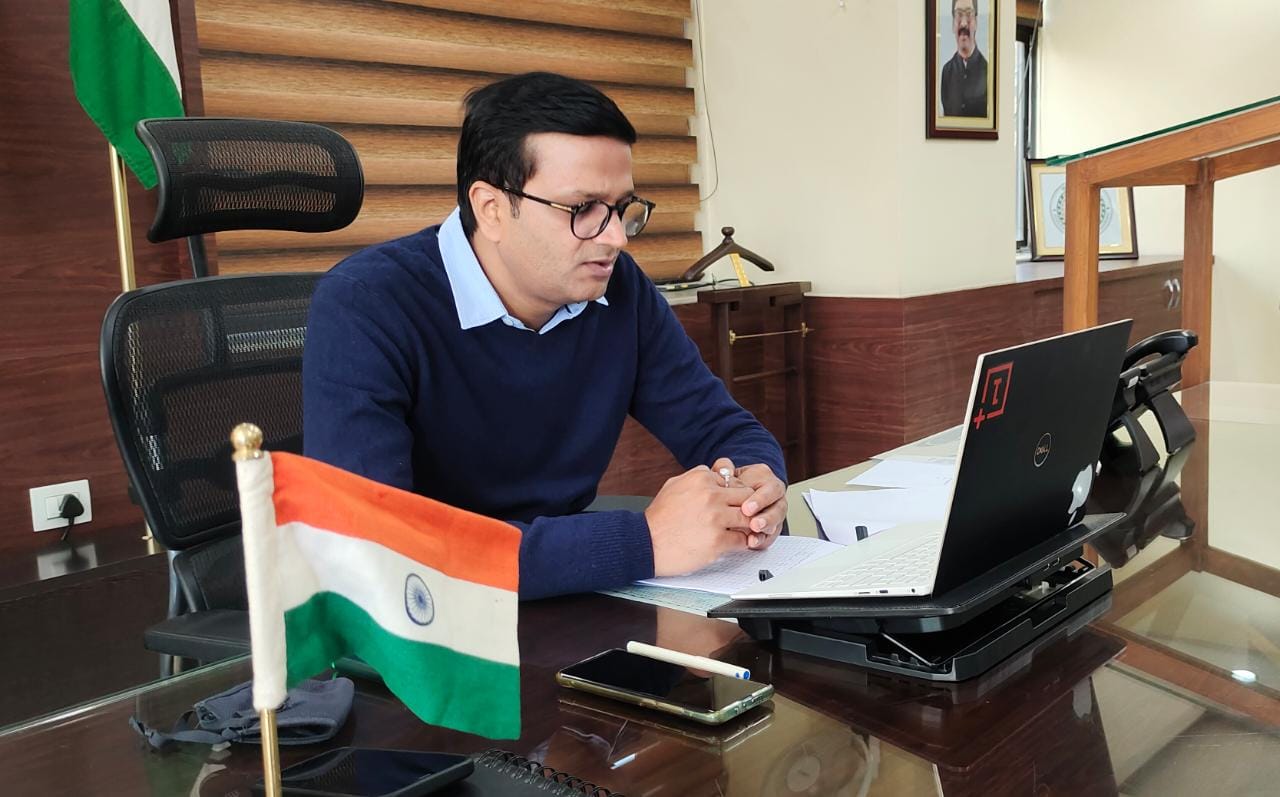 डीसी का निर्देश, सेकेंड और 15 प्लस टीकाकरण पर करें फोकस