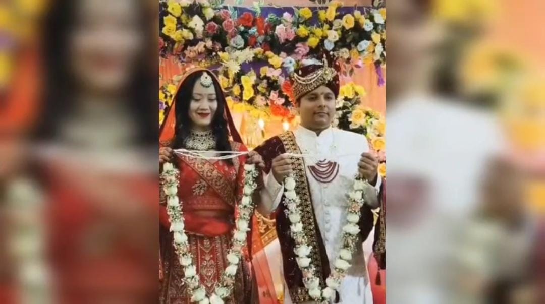विदेशी बेटी संग साहिबगंज के बेटा ने रचाई शादी, अनोखी प्रेम कहानी सोशल मीडिया पर बना चर्चा का विषय