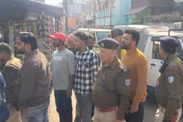 रांची: डोरंडा में अली गैंग की हिंसक भिड़ंत, रणक्षेत्र बना इलाका, भारी पुलिस बल तैनात