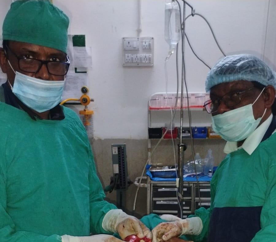 झरिया की हेमंती देवी को धनबाद सदर अस्पताल में मिला नया जीवन,पढ़िए- क्यों खुश है ऑपरेशन करने वाले डॉक्टर!