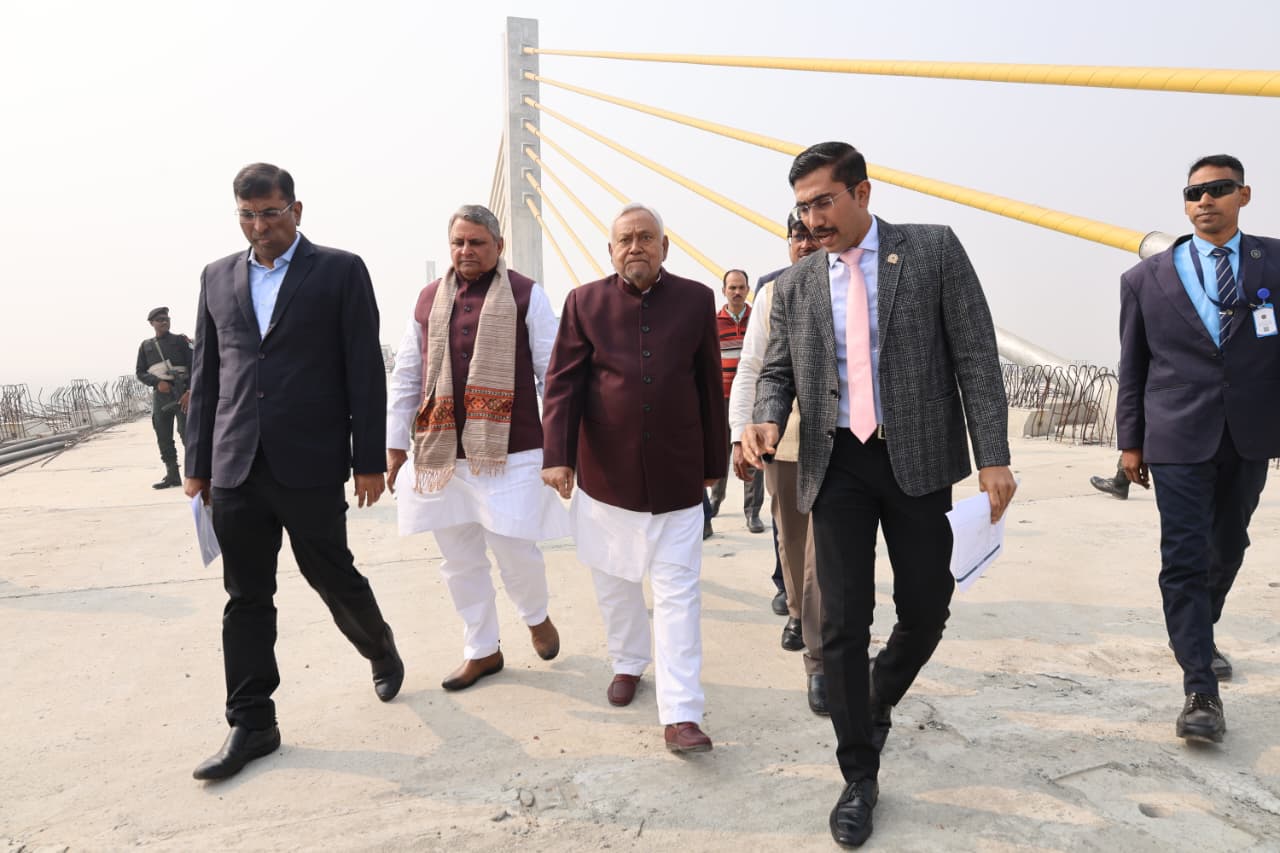 मुख्यमंत्री नीतीश कुमार ने बिदुपुर–कच्ची दरगाह कंस्ट्रक्शन वर्क का किया निरीक्षण, समय पर काम पूरा करने का सख्त निर्देश
