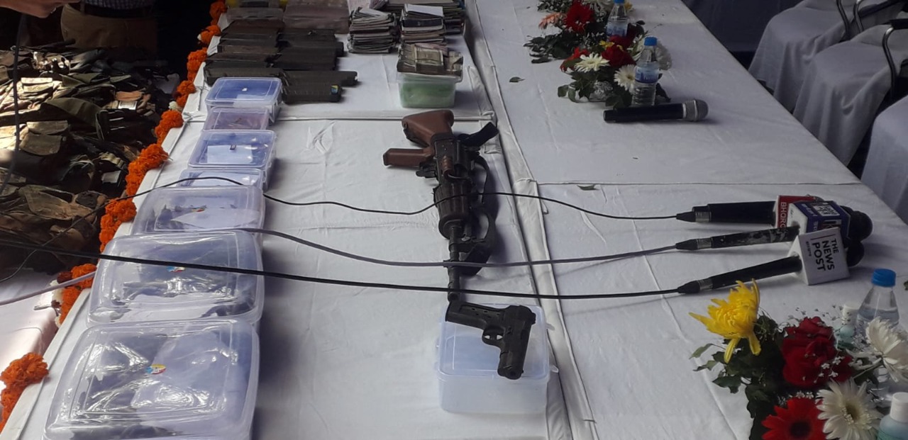 BIG BREAKING : दस लाख का इनामी बलराम सहित नौ नक्सली धराए, भारी मात्रा में तबाही का सामान भी बरामद