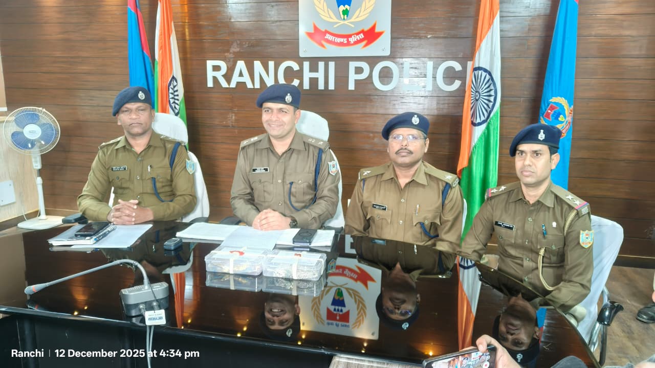 कोढा गैंग के खिलाफ बड़ी कामयाबी,रांची में छिनतई कर बिहार में ठिकाने लगाते हैं गहने, पुलिस ने 60 लाख का सोना चांदी किया बरामद    