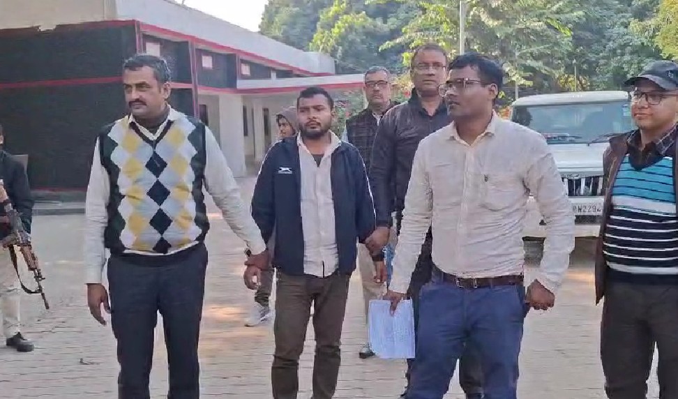 5 हजार घूस लेते नप गए राजस्व कर्मचारी, निगरानी विभाग ने रंगेहाथों दबोचा