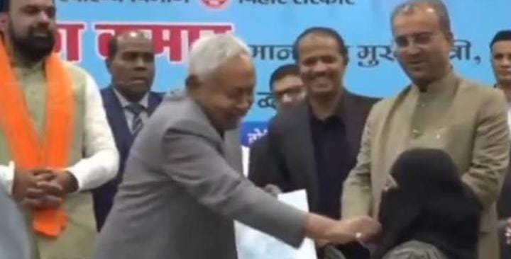 अंतरराष्ट्रीय लेवल पर पहुंचा नीतीश कुमार का हिजाब विवाद, पाकिस्तानी डॉन शहजाद भट्टी ने दी धमकी