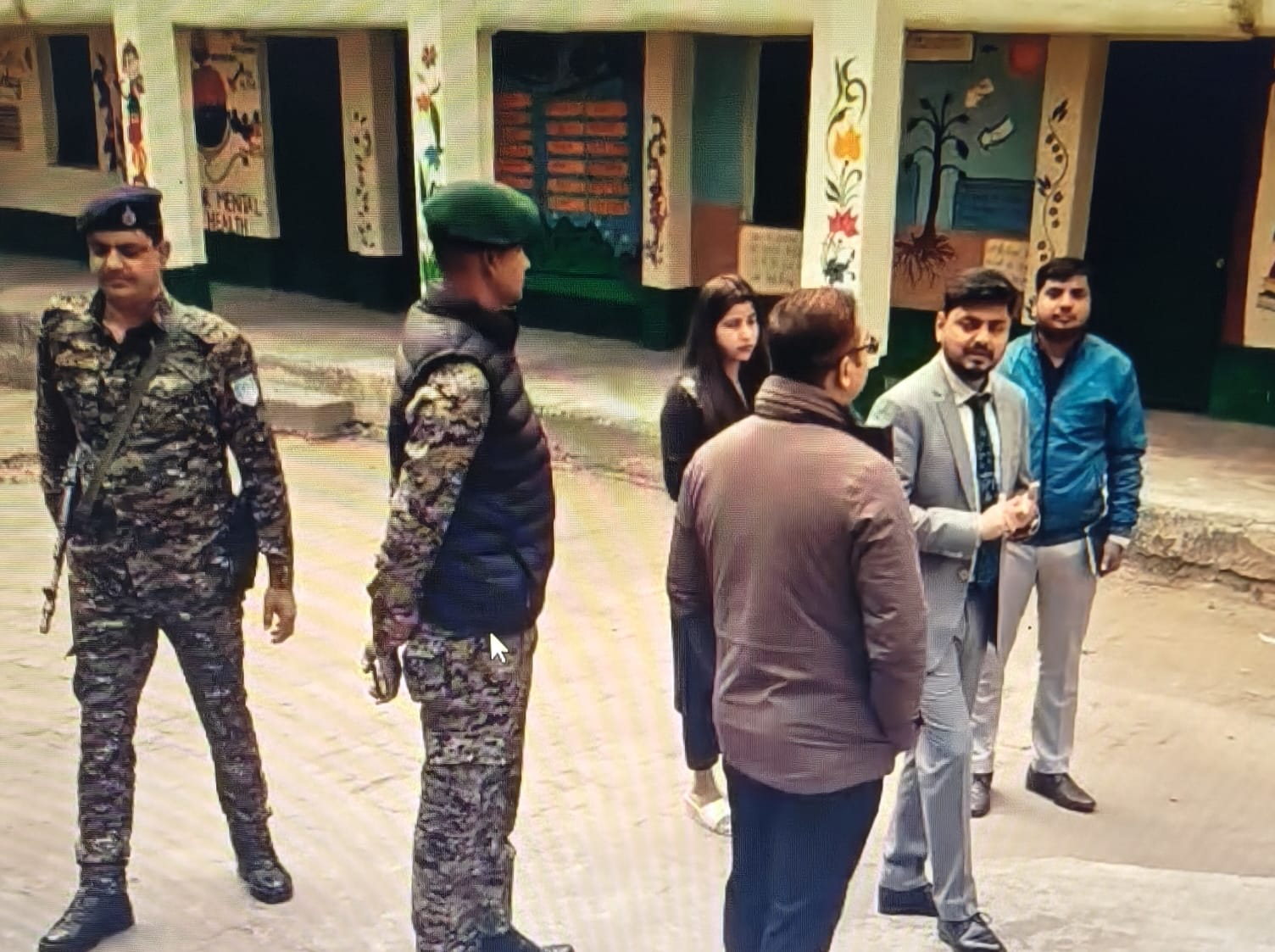 प्री बोर्ड परीक्षा आज से, धनबाद के डीसी निकले थे स्कूलों के भ्रमण को,बच्चों ने माँगा कंप्यूटर तो इतने का दिया आदेश!