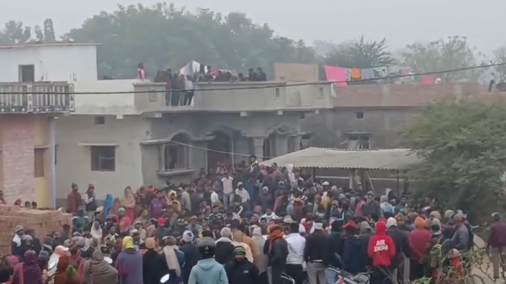 BREAKING: मुजफ्फरपुर में करंट लगने से एक ही परिवार के तीन लोगों की मौत,  पूरे गांव में पसरा मातम