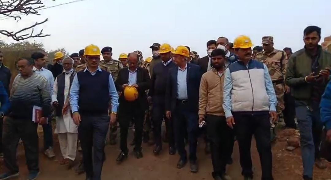 कोल इंडिया चेयरमैन का पहला धनबाद दौरा, केंदुआडीह में गैस रिसाव प्रभावित इलाकों का किया निरीक्षण