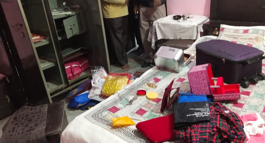 दिनदहाड़े चोरों ने किया हाथ साफ, बंद पड़े घर से 80000 नगदी सहित चार लाख के जेवरात पार