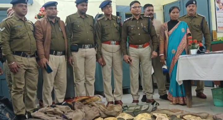 साहिबगंज में बरहरवा रेलवे सुरक्षा बल ने किया सैकड़ों कछुओं का रेस्क्यू,तीन गिरफ्तार