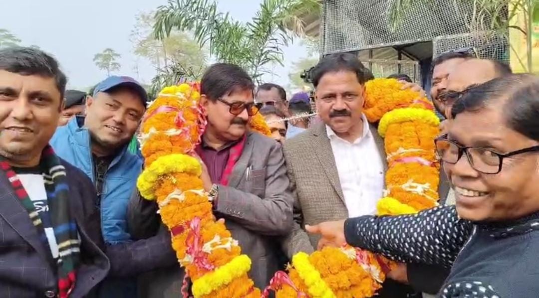 धनबाद पहुंचे पर्यटन मंत्री सुदिव्य सोनू, कहा भटिंडा फॉल और तोपचांची झील जल्द पर्यटक स्थल के रूप में होंगे विकसित