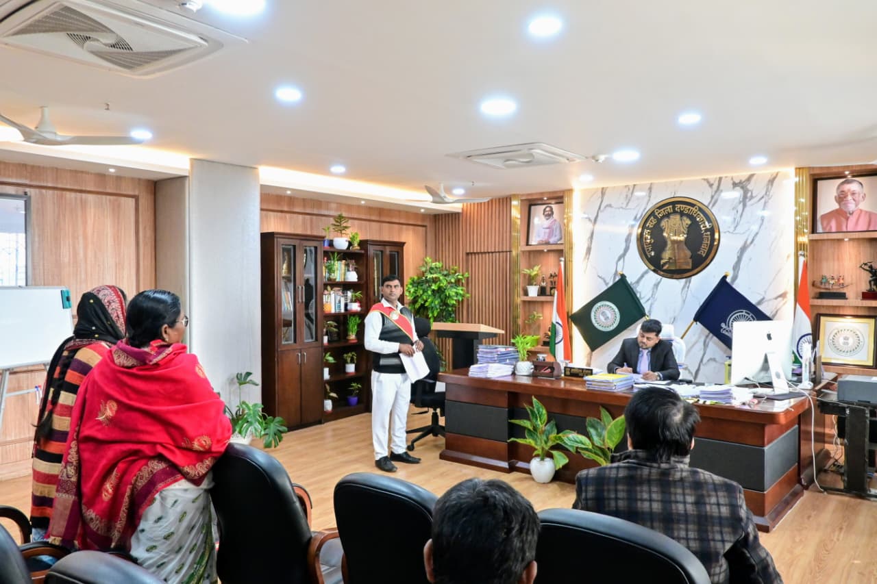 डीसी का जनता दरबार: लोगों की गुहार -हुजूर! सड़क से अतिक्रमण हटवा कर बचा लीजिये जान