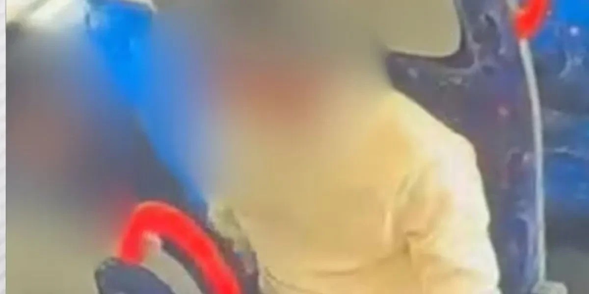 चलती ट्रेन में शर्मनाक कांड! Rapid Rail में कपल ने कर दी बेशर्मी की सारी हदें पार, CCTV में कैद हुई पूरी घटना