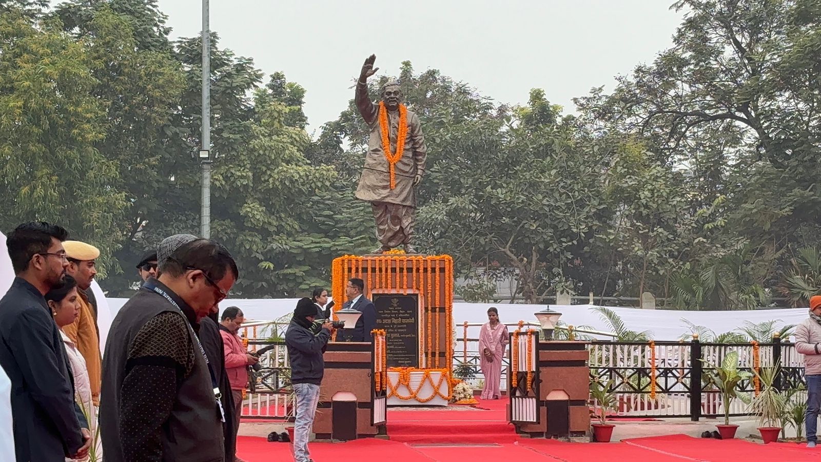 अटल बिहारी वाजपेयी की जयंती पर मुख्यमंत्री नीतीश कुमार ने दी श्रद्धांजलि, राष्ट्र निर्माण में योगदान को किया याद 