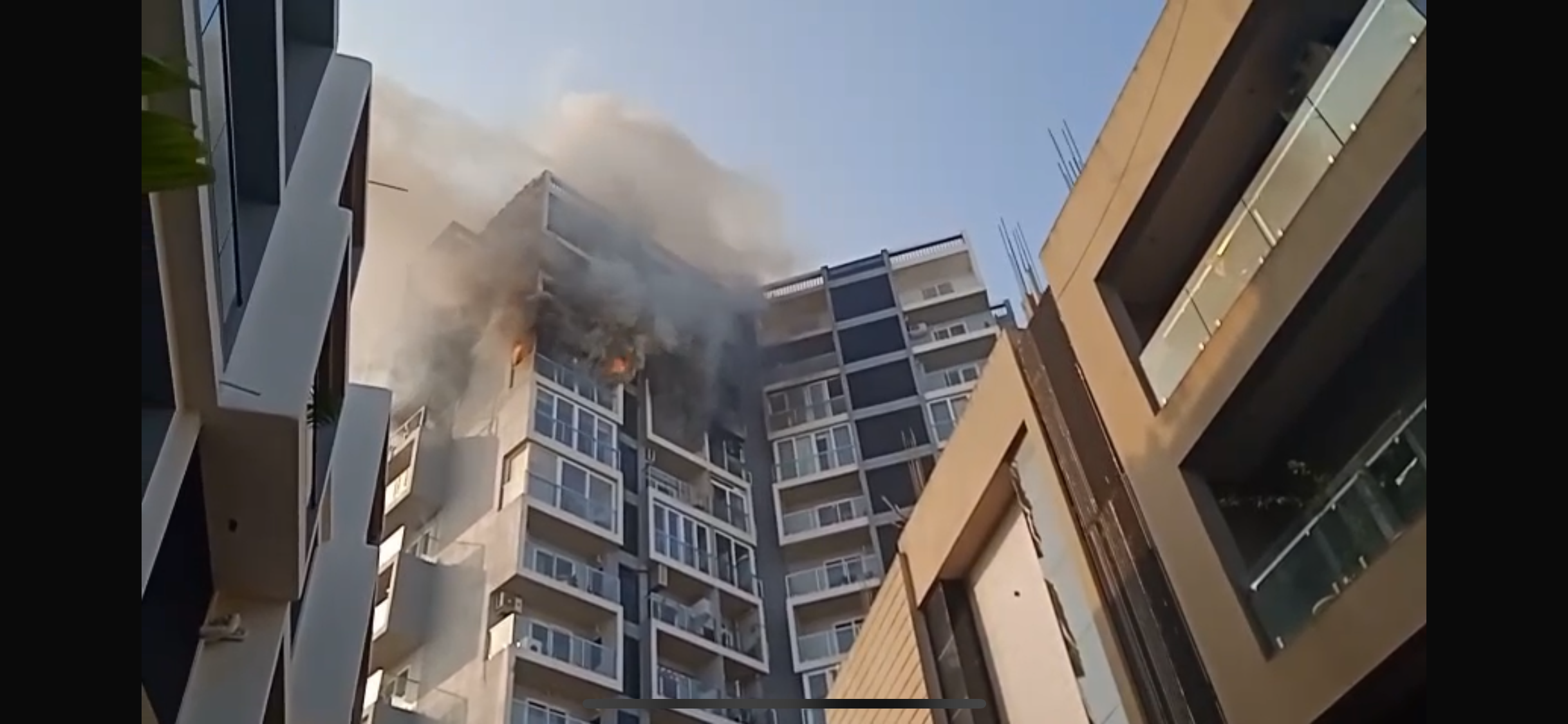 BIG BREAKING: राजधानी रांची के अरगोड़ा स्थित पर्ल आर्किड अपार्टमेंट में लगी भीषण आग,  मची अफरा तफरी