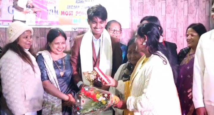 धनबाद के युवा कवि अंश सहाय को राष्ट्रीय स्तर पर मिली बड़ी उपलब्धि, 'मोस्ट पॉपुलर यूथ पोएट' अवॉर्ड से सम्मानित