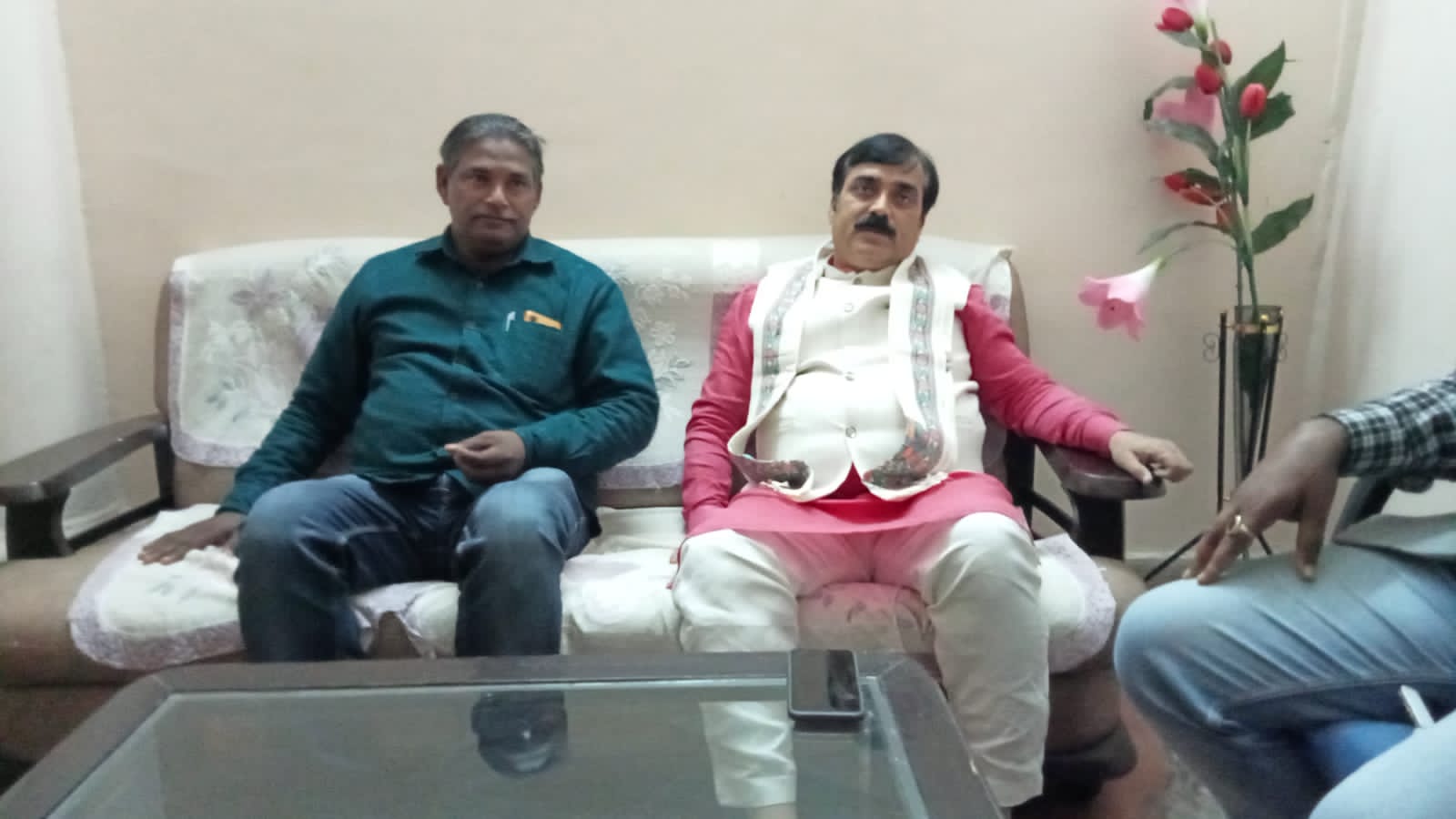 बाबा मंदिर में मंत्री ने की पूजा- अर्चना, यूपी में भाजपा की जीत और बिहार में समृद्धि की कामना की