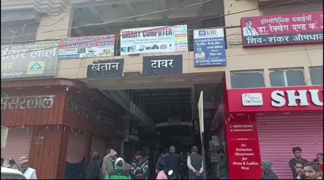 धनबाद : कतरास थाना से महज 200 मीटर दूर हुई बड़ी ज्वेलरी शॉप में चोरी, व्यापारियों में दहशत