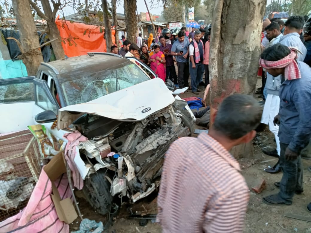 बाइक को कार ने पीछे से मारी टक्कर, बाइक सवार दंपति की मौके पर ही मौत