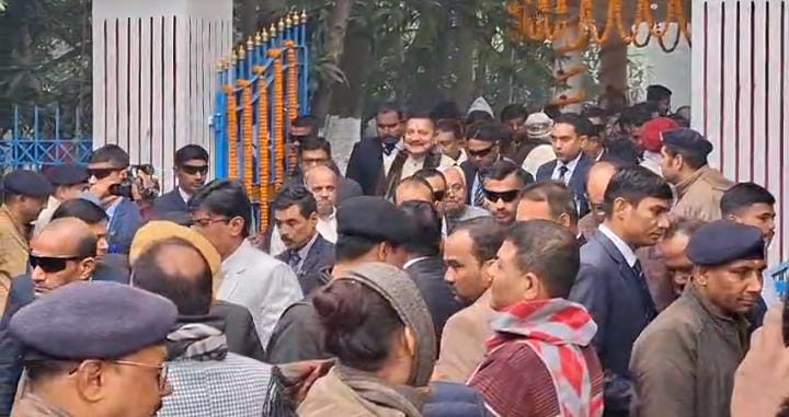 नए साल के पहले दिन परिवार के साथ अपने गांव कल्याण बीघा पहुंचे मुख्यमंत्री नीतीश कुमार, लोगों को दी नववर्ष की शुभकामनाएं