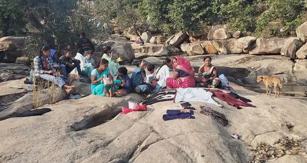 कभी नक्सलियों का डर था, आज सैलानियों की भीड़ है ! गुमला बना नया टूरिस्ट स्पॉट, लेकिन बुनियादी सुविधाएं सवालों में