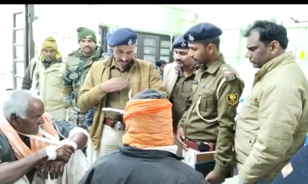 मामूली विवाद में बदमाशों ने पिता पुत्र को मारी गोली, एक की मौत