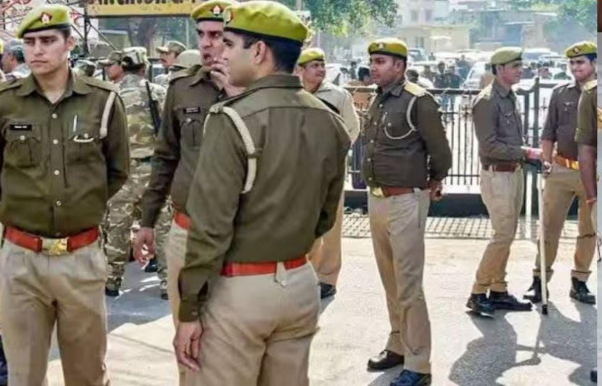 UP Police Vacancy: 12 वीं पास पुलिस कॉन्स्टेबल के 32,679 पदों पर करें आवेदन, जानिए पूरी प्रक्रिया 