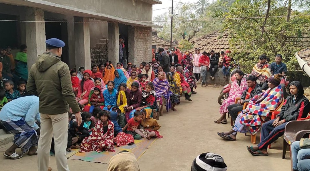 डायन प्रथा से लेकर मॉब लिंचिंग तक: साहिबगंज के पहाड़ों में पुलिस का जागरूकता अभियान, ग्रामीणों ने की जमकर तारीफ