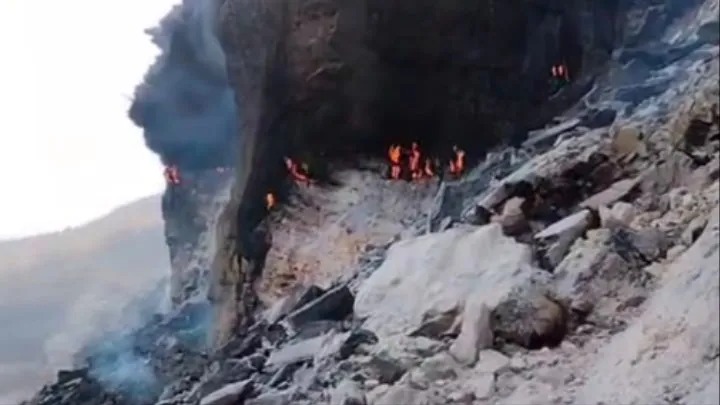 Dhanbad: केंदुआडीह के बाद अब बंद अंबे आउटसोर्सिंग कंपनी के पैच में लगी आग,गैस रिसाव भी