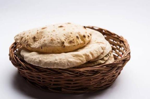 Vastu Tips:आपको कंगाल बना सकती है गिनकर रोटियां परोसने की आदत, आज ही छोड़े वरना कौड़ी-कौड़ी के लिए हो जाएंगे मोहताज