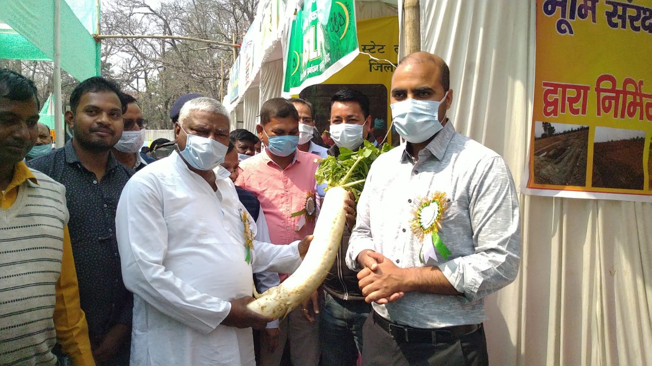 पशुपालन, मत्स्य पालन, फूलों की खेती के माध्यम से किसानों को आत्मनिर्भर बनाने में जुटी सरकार