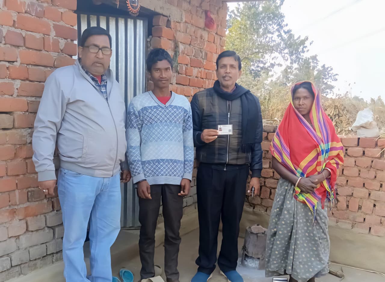 शिक्षकों के इस प्रयास की चर्चा के साथ प्रशंसा भी,पढ़िए- कैसे टीचर ने एक आदिवासी बच्चे के शैक्षणिक भविष्य को बचा लिया!