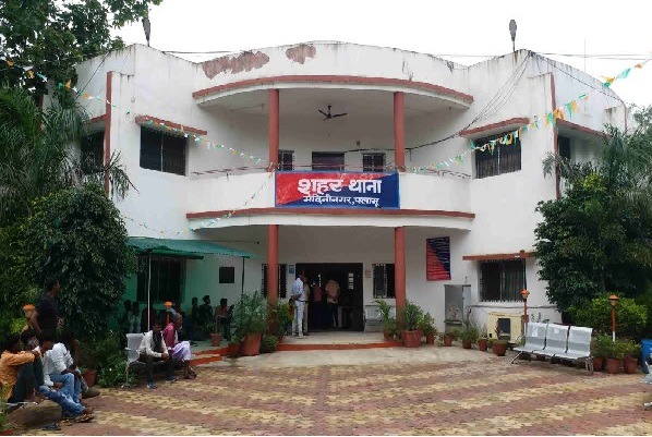 पलामू में बाबा बागेश्वर के नाम पर ठगों ने उड़ा लिए लाखों के गहने, आंगनबाड़ी सुपरवाइजर को दिया था जेवर शुद्धिकरण का झांसा