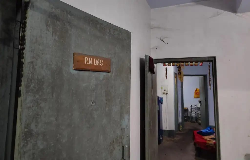 बड़ी खबर : सरायकेला में कलयुगी बेटे ने  दावली मारकर की पिता की बेरहमी से हत्या, फिर शव पर बैठा रहा