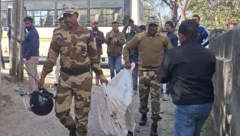 Raid Update:: ED दफ़्तर के बाहर राज्य पुलिस की घेराबंदी, प्रवर्तन निदेशालय ने बुलाए अतिरिक्त सेंट्रल फ़ोर्स, कार्यालय के बाहर CISF की तैनाती