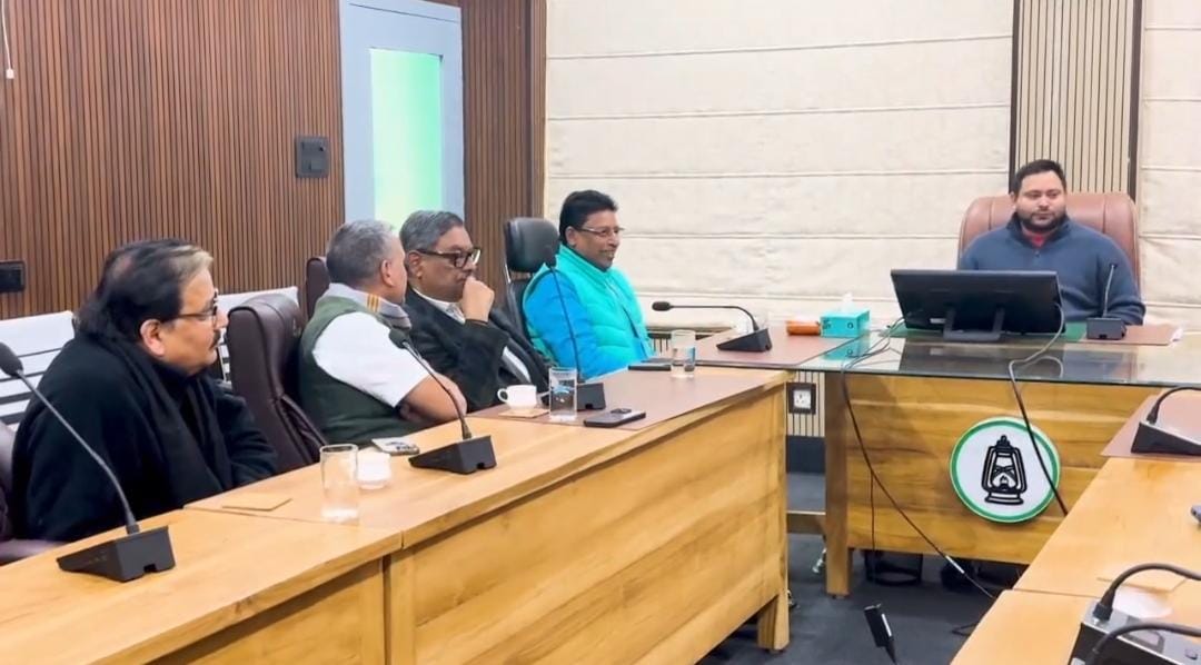 बिहार की राजनीति में बड़ा संकेत: आरजेडी में नेतृत्व परिवर्तन की तैयारी, तेजस्वी यादव की ‘ताजपोशी’ की अटकलें तेज