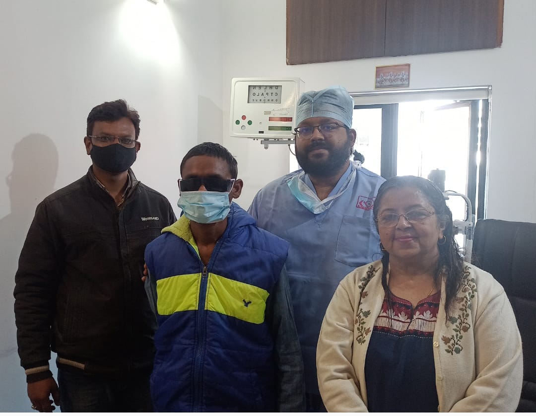 दृष्टिहीन त्रिलोकी अब देखेगा दुनिया की खूबसूरती