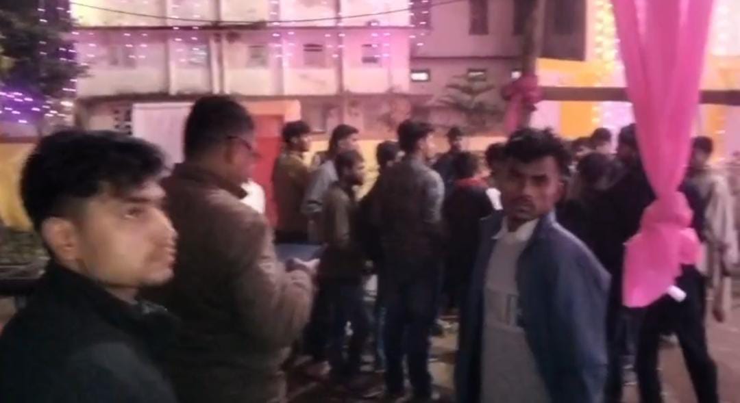 बमबाजी और फायरिंग से दहला पटना का ये हॉस्टल,दो छात्र घायल, इलाके में अफरा-तफरी 