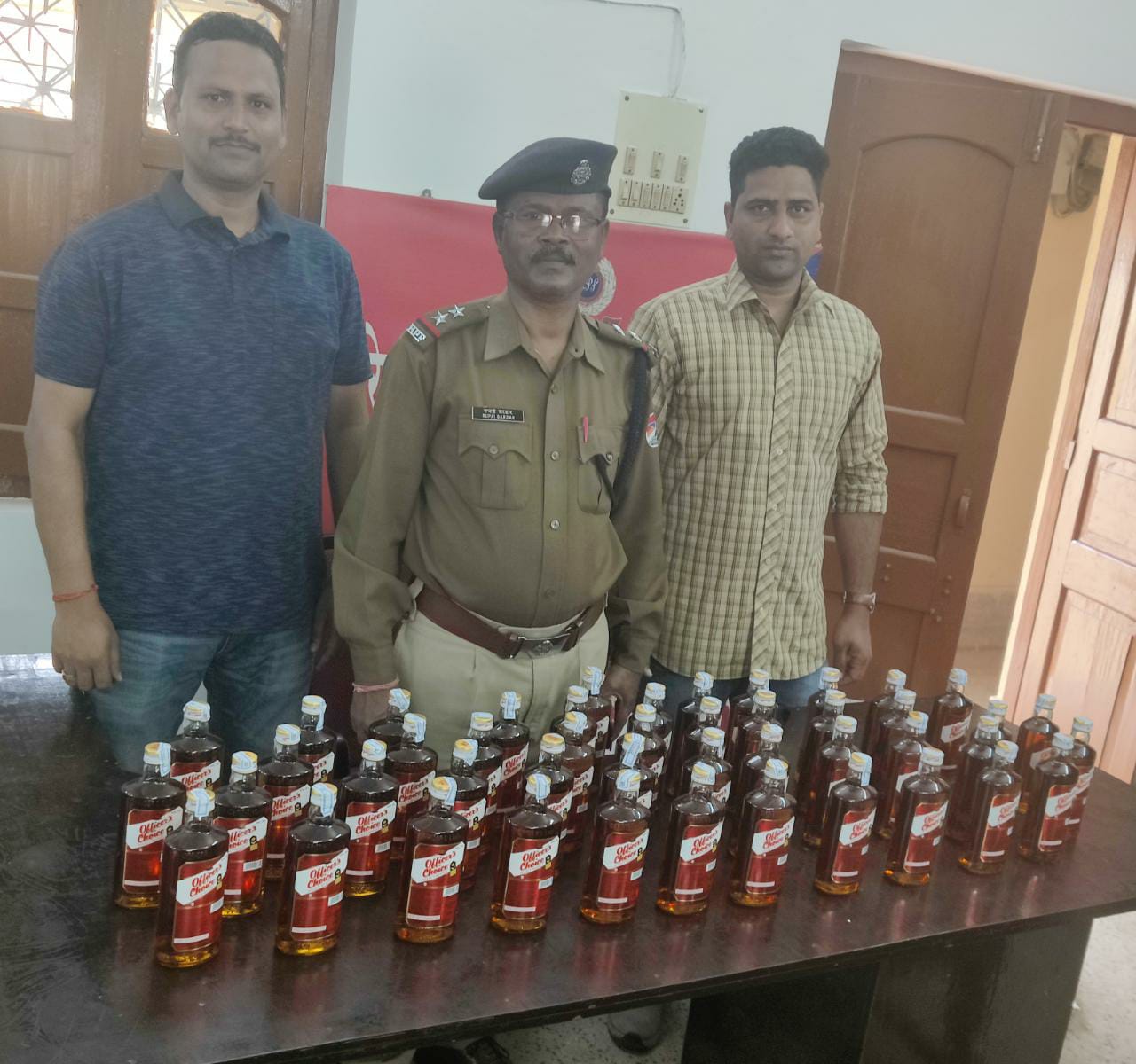 धनबाद पटना इंटरसिटी ट्रेन से विदेशी शराब बरामद