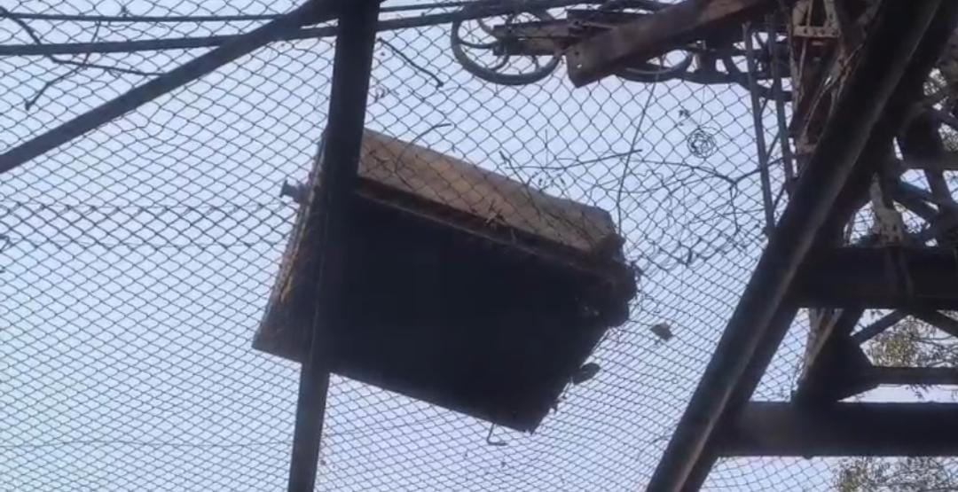धनबाद:बीसीसीएल के ओवर हेड रोपवे दे रहा खतरे को आमंत्रण,सड़क सुरक्षा को लेकर डीसी ने दो दिनों में हटाने का दिया निर्देश 