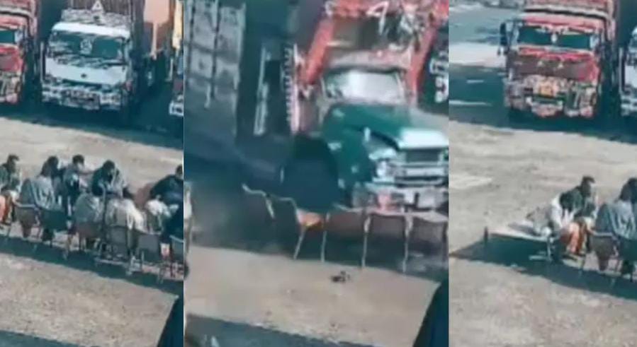 मौत बताकर नहीं आती ! ढाबे में बैठकर चाय पी रहे थे लोग, तभी मौत बनकर आया ट्रक फिर जो हुआ नजारा देख दहल जाएगा दिल