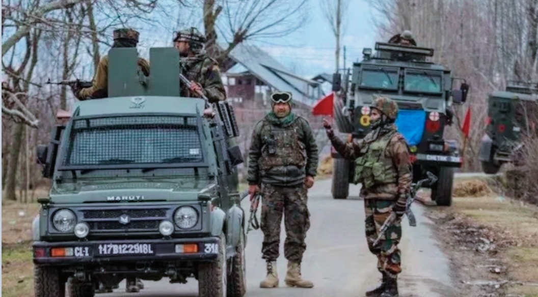 बड़ी खबर: जम्मू कश्मीर में बड़ा हादसा, खाई में गिरा सेना का वाहन, 10 जवान शहीद