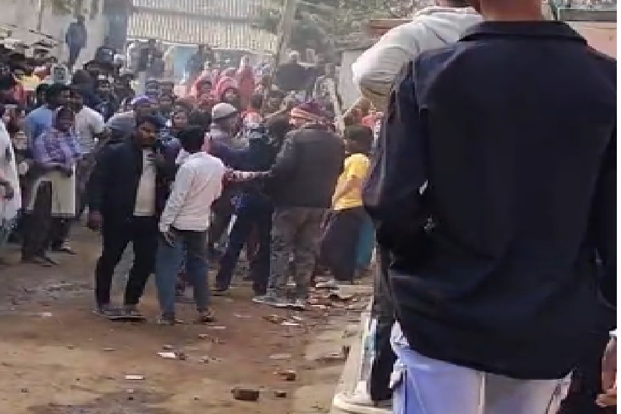 लोहरदगा में सरस्वती पूजा विसर्जन के दौरान दो समुदाय के बीच हुए झड़प, कई लोग हुए घायल