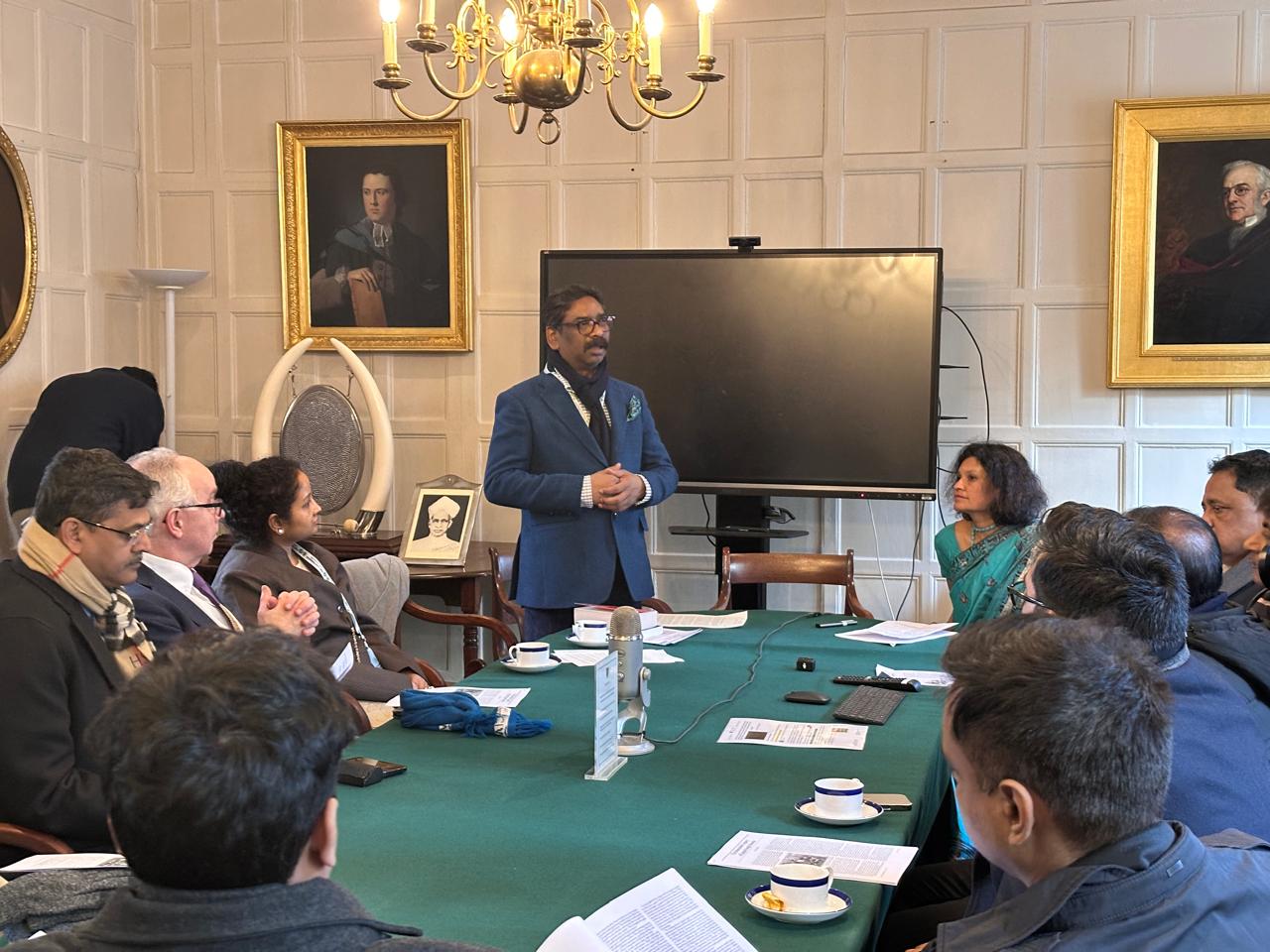 सीएम ने ऑक्सफोर्ड विश्वविद्यालय का किया दौरा, शैक्षणिक सहयोग पर चर्चा