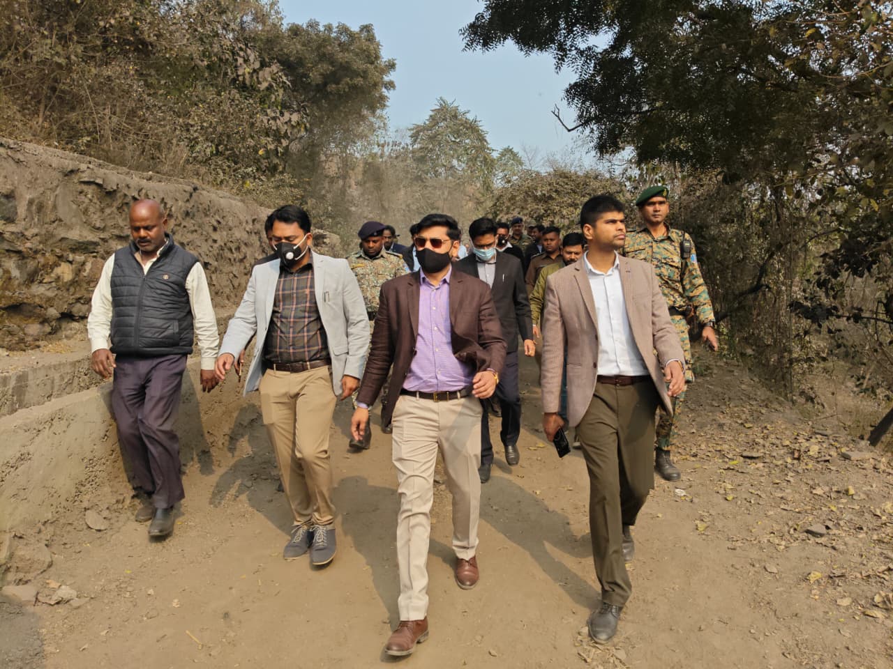 डीसी टीम के साथ पहुंचे भौरां, दिया आदेश -बीसीसीएल दामोदर नदी के सीमा क्षेत्र से हटाए ओबी डंप !