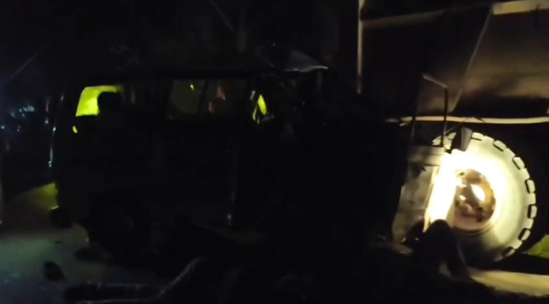 दुमका: खड़ी हाईवा से टकराई कार, एक व्यक्ति की मौत, 8 घायल