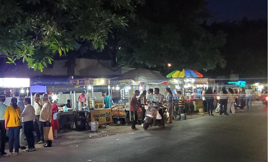 शाम होते ही जमशेदपुर के इस जगह लग जाता है स्ट्रीट फूड का मेला, वेराइटी ऑफ व्यंजन देख ललच जाएगा आपका मन