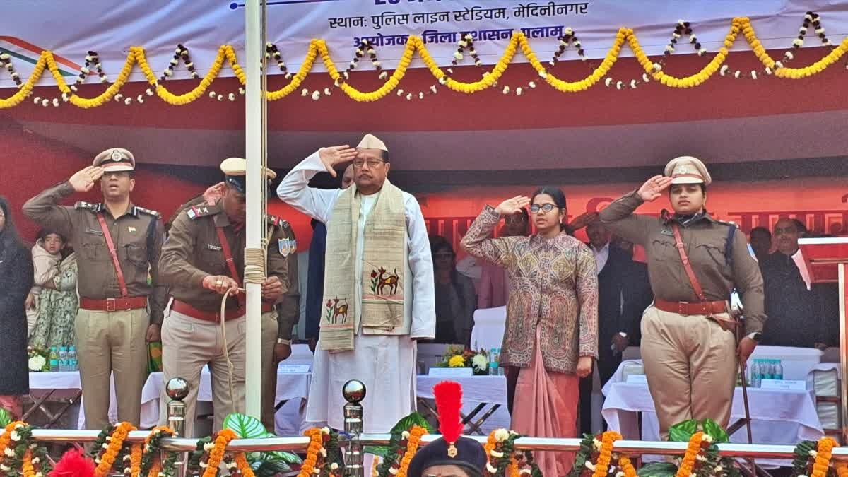 गणतंत्र दिवस पर वित्त मंत्री का बड़ा ऐलान, झारखंड की बेटियों को अब मिलेंगे 10-10 हजार रुपये