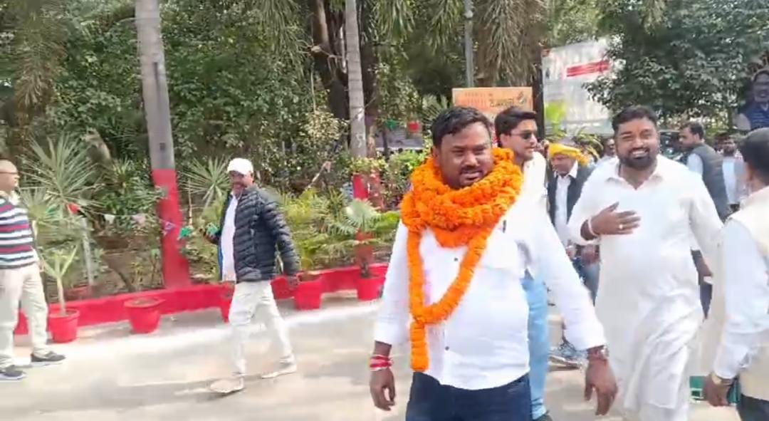 नगर की सरकार: देवघर में महापौर के लिए 2 लोगों ने उम्मीदवारी की पेश,दमखम के साथ किया नामांकन